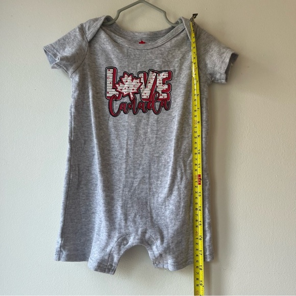 🌼 5/$25 Baby Love Canada Romper 18M Gray Short Sleeve Cotton One Piece Canadian - Picture 4 of 6